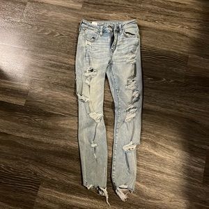 American Eagle light washed distressed jeans